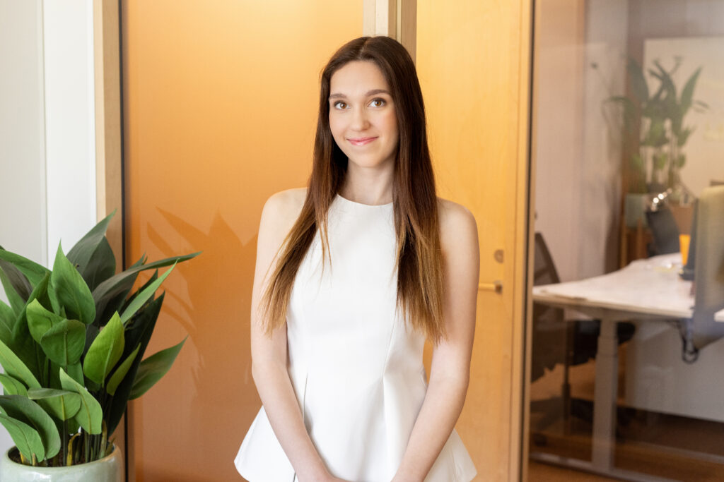 Anna Latõševa Tripod